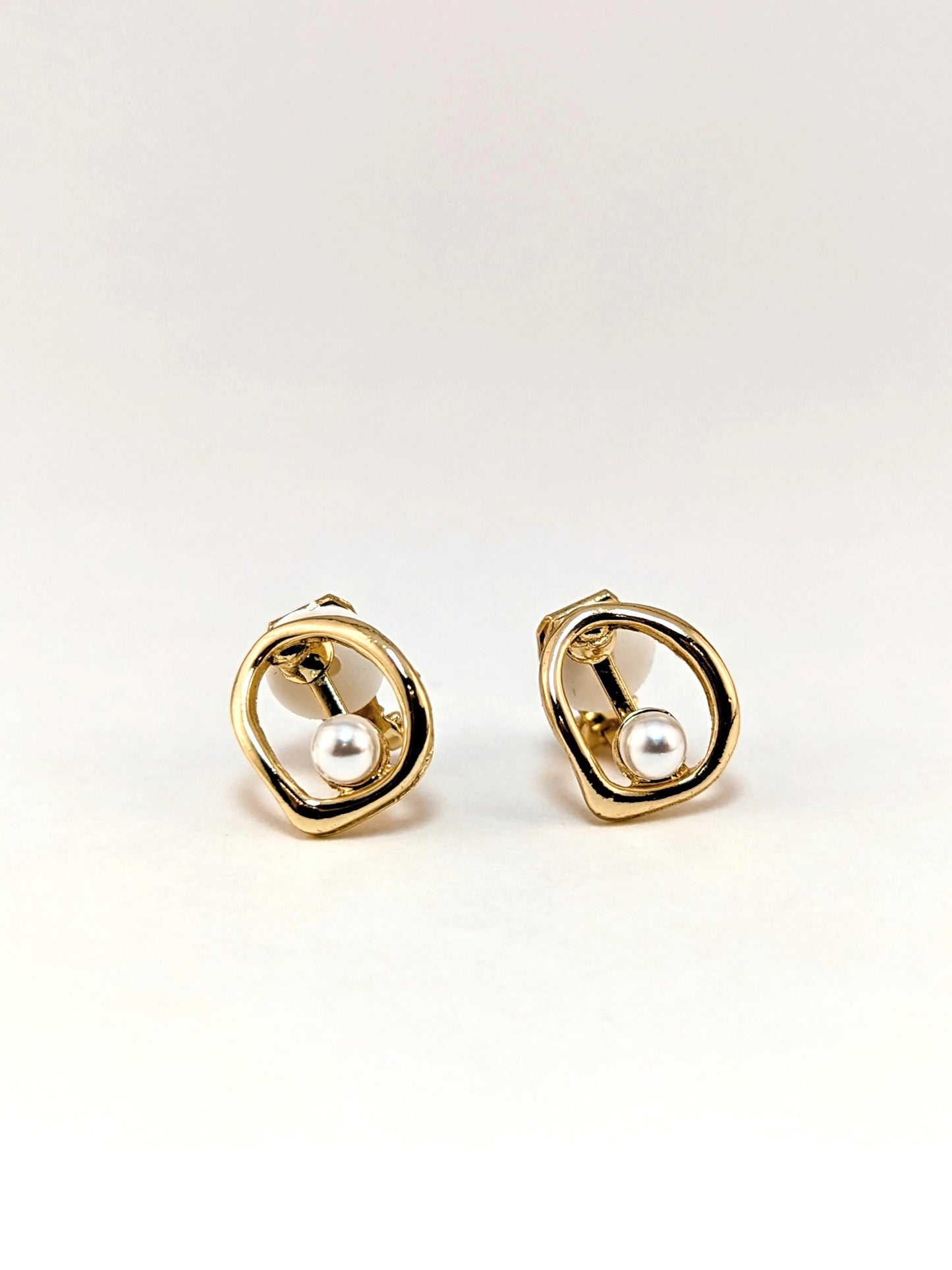 Daily Charm Pearl Gold Clip-on Earrings