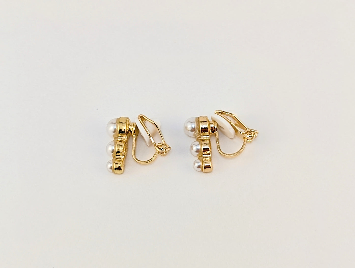 Mighty Raindrops Pearl Gold Clip-on Earrings
