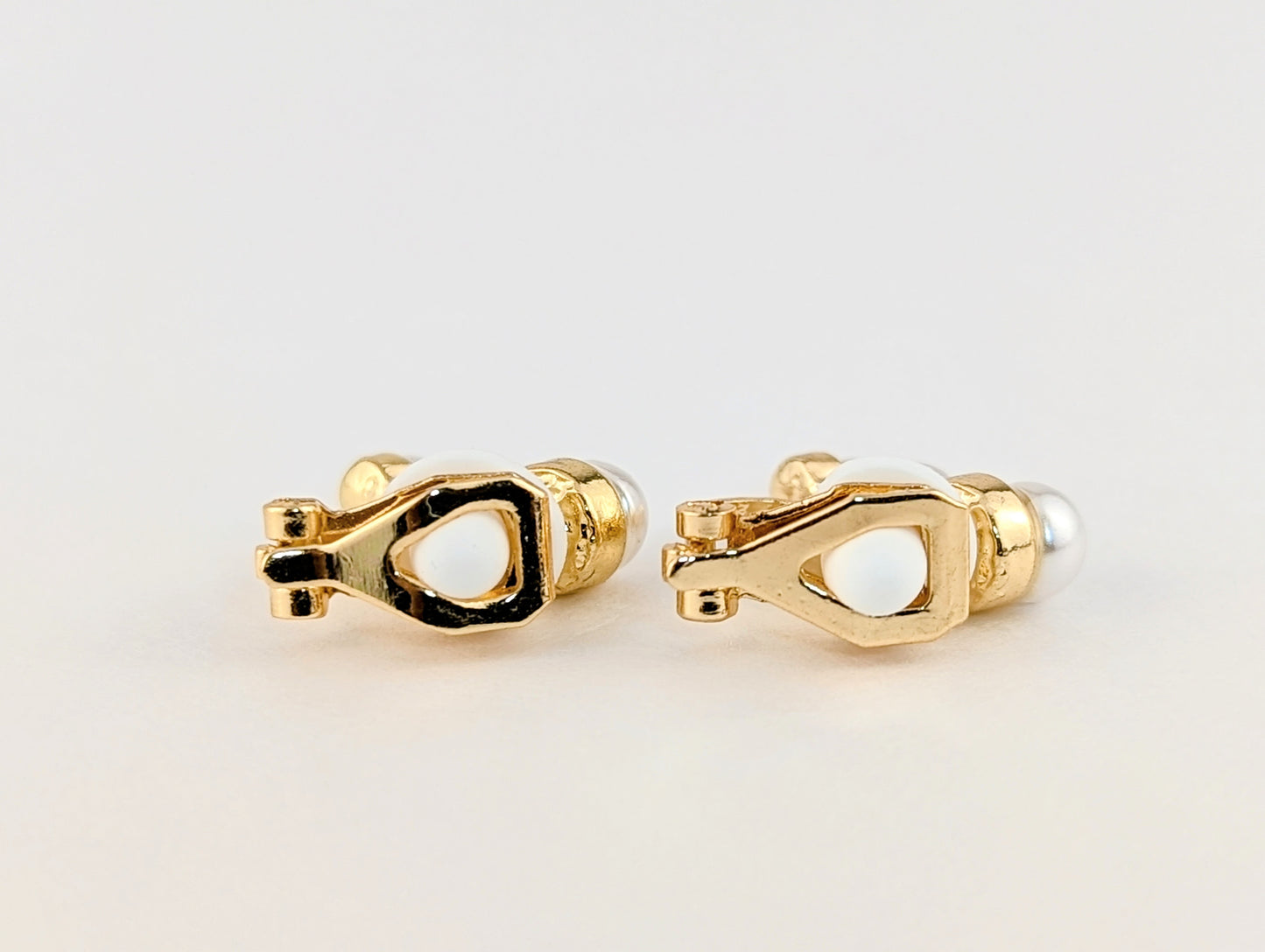 Mighty Raindrops Pearl Gold Clip-on Earrings