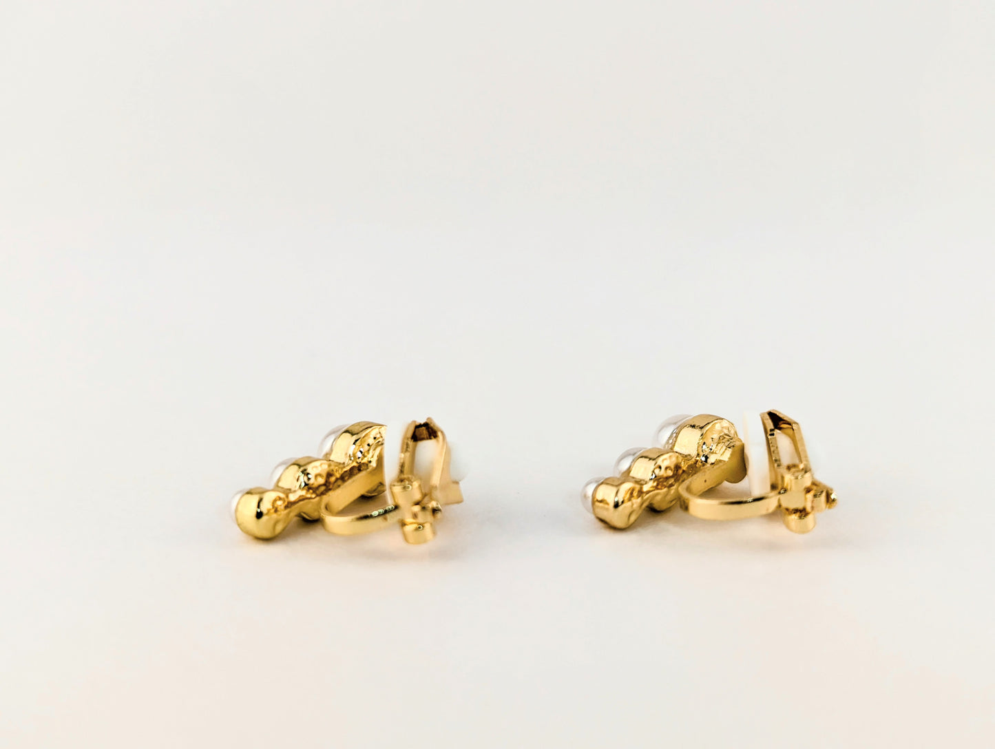 Mighty Raindrops Pearl Gold Clip-on Earrings