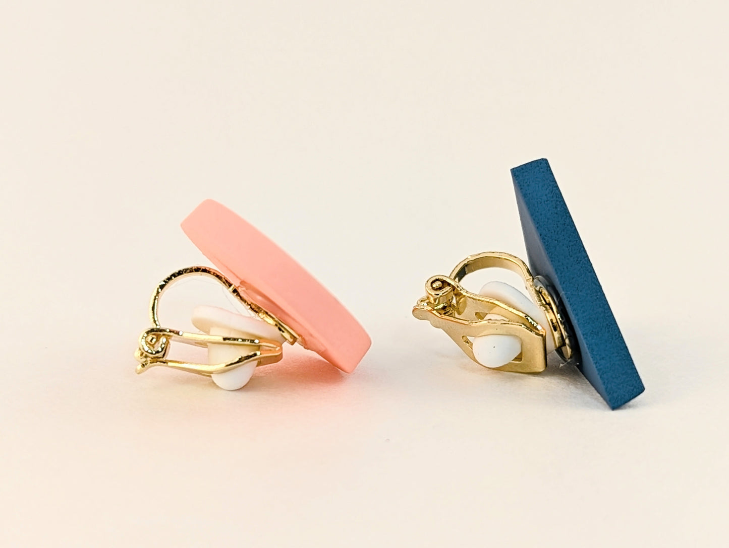 Geo Mismatched Clip-on Earrings in Blue & Pink