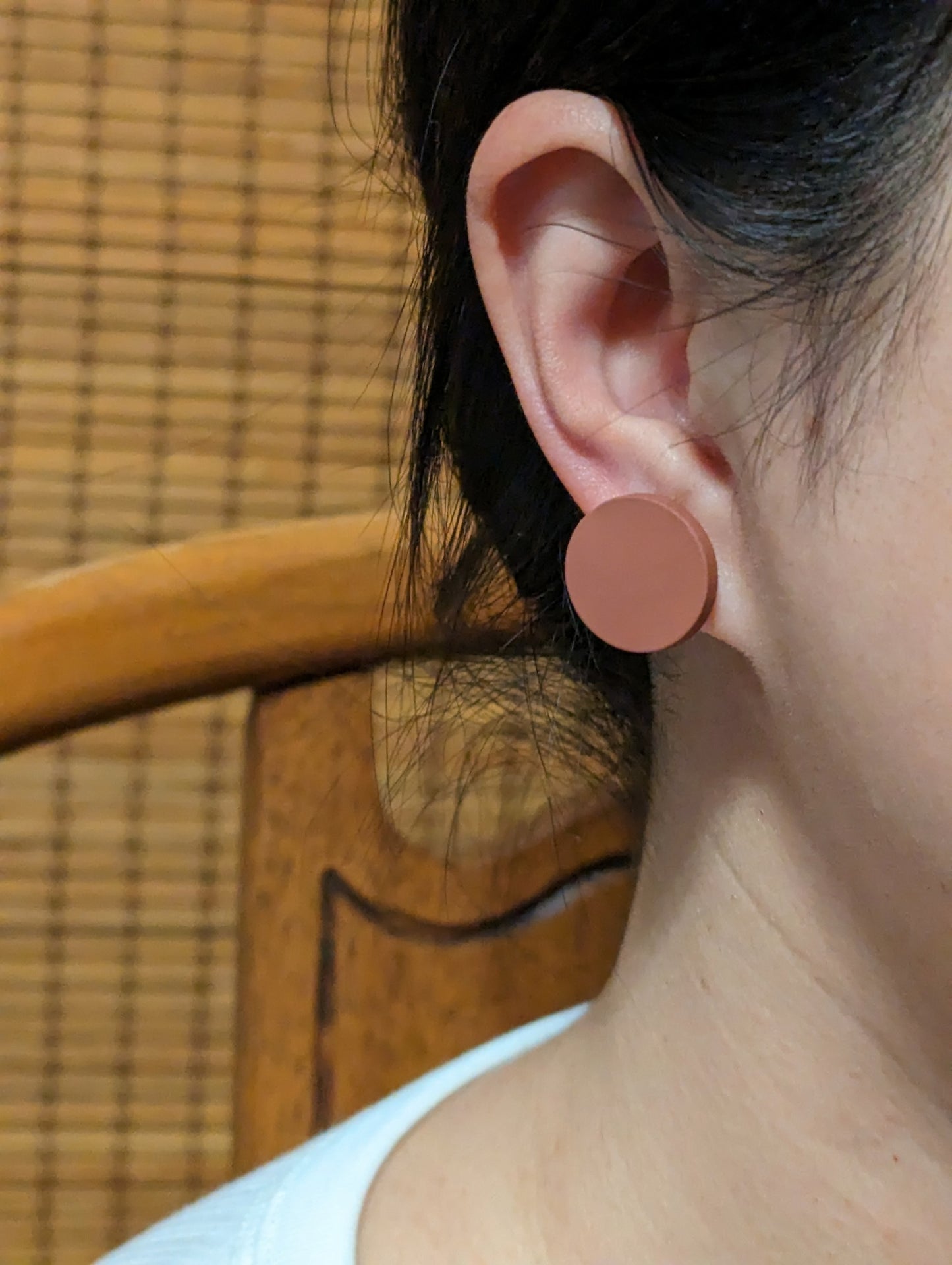 Geo Mismatched Clip-on Earrings in Crème & Brown