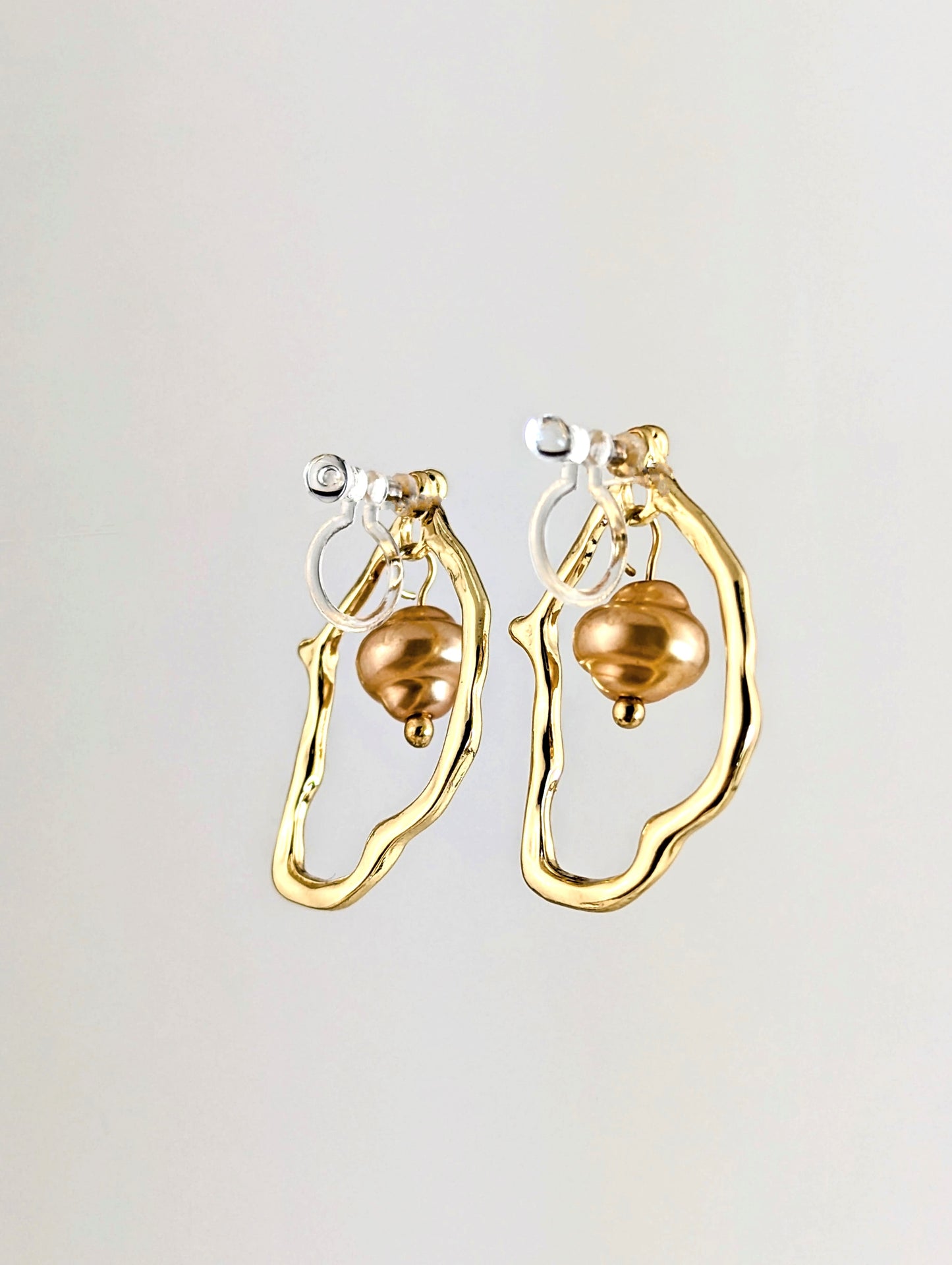 Night In Paris Pearl Gold Clip-on Earrings